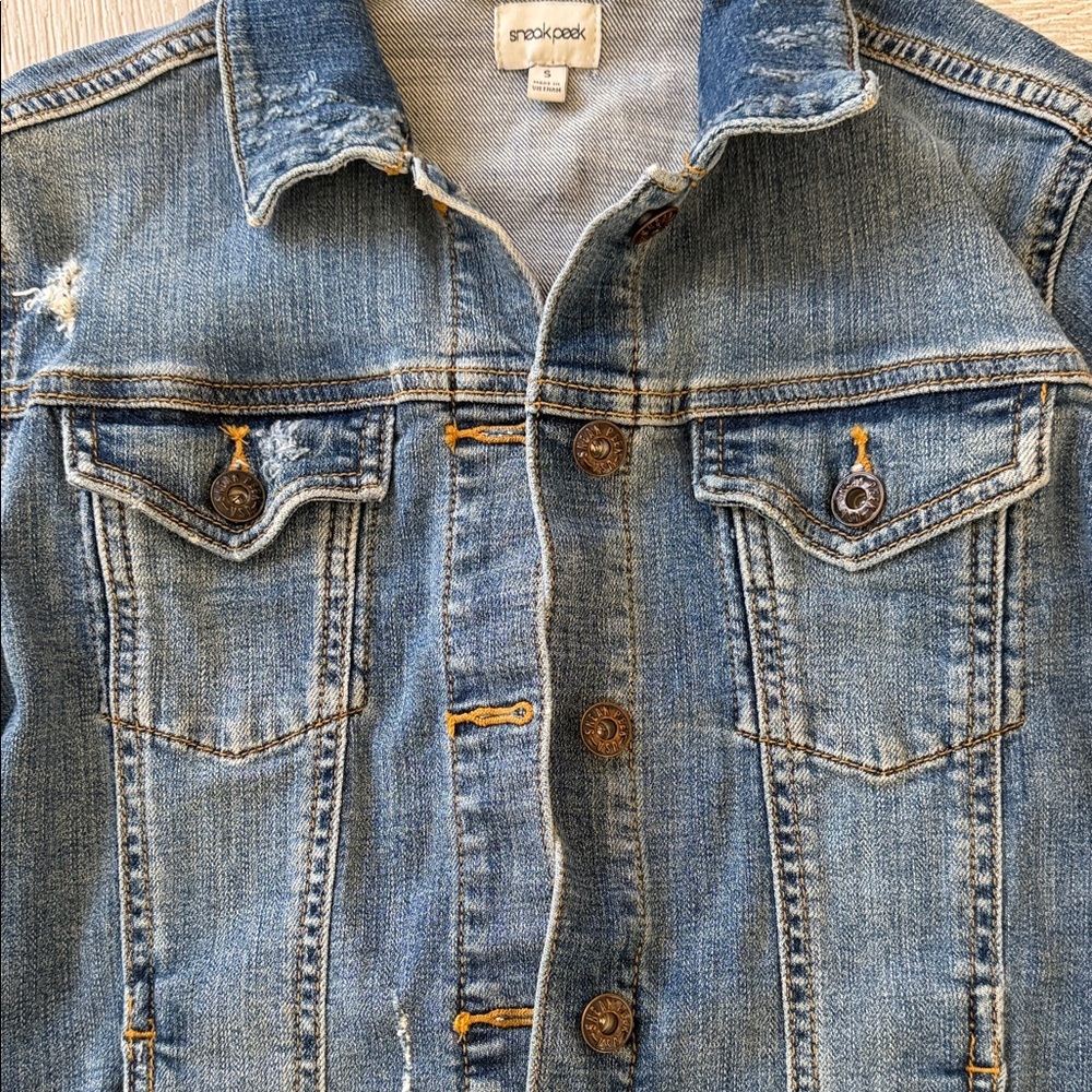 Women’s Small Distressed Blue Denim Jean Jacket Classic Trucker Style - Picture 11 of 16